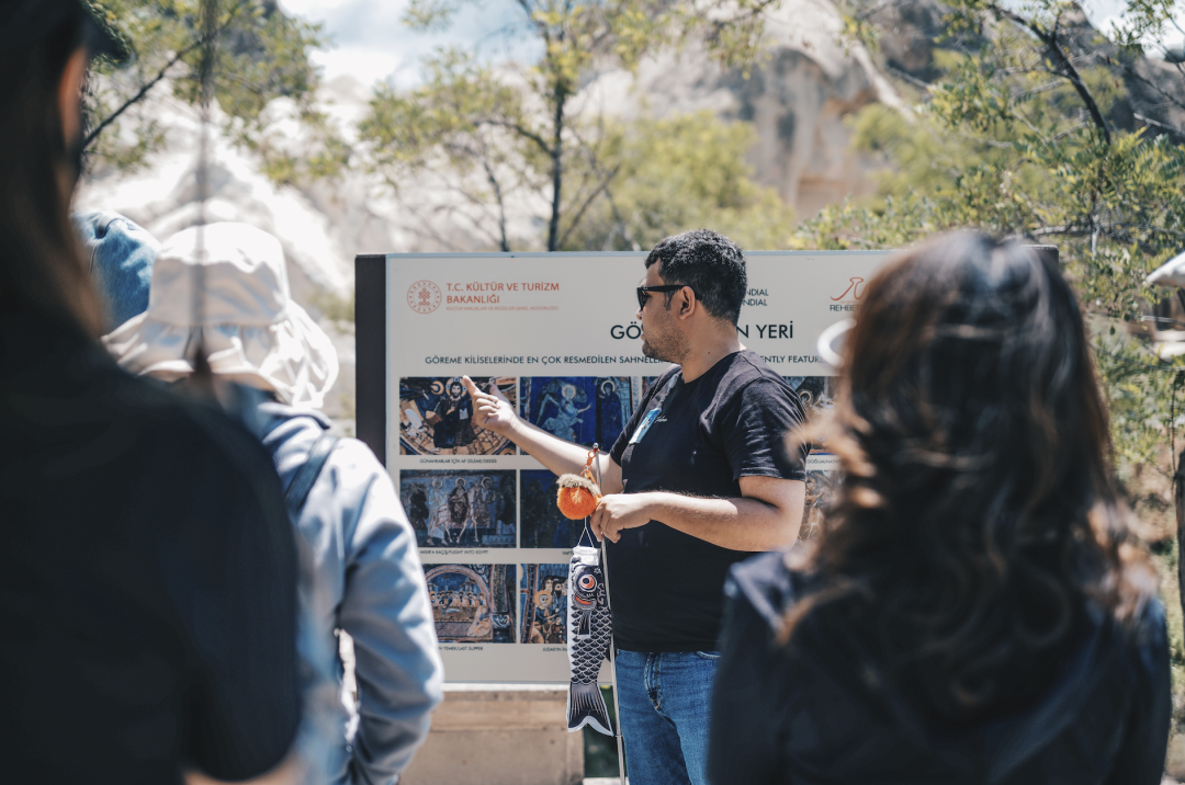 Fake travel influencer promoting scam