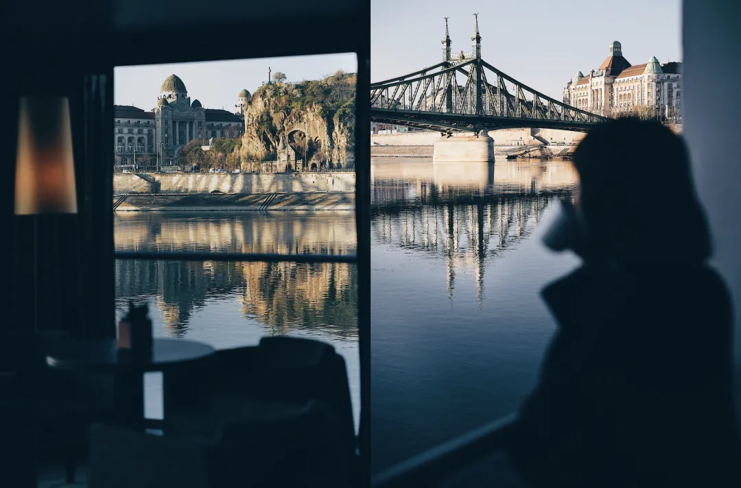 Crowded tour group in front of Eiffel Tower